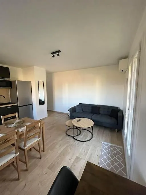 Maison Mitoyenne 60M2 En Campagne Montailleur France